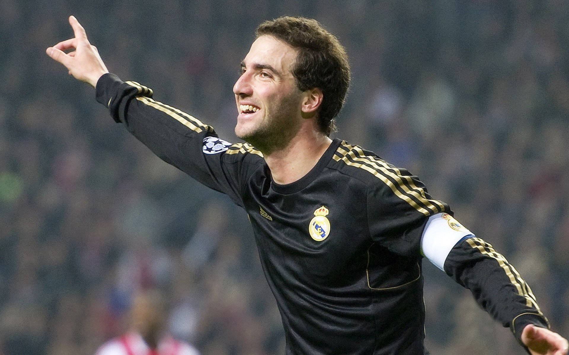 中超联赛球队引援力度明显加强,中超增加球队